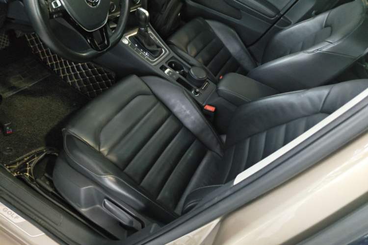 Used Volkswagen Golf 2016 230TSI Automatic Luxury Version Left Front Seat