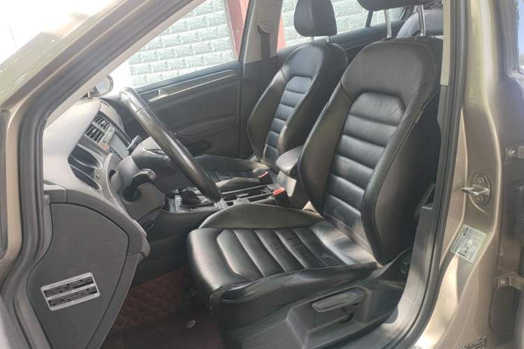 Used Volkswagen Golf 2016 230TSI Automatic Luxury Version Left Front Seat