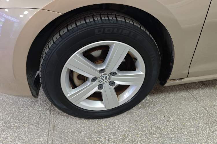 Used Volkswagen Golf 2016 230TSI Automatic Comfort Version Left Front Wheel Hub