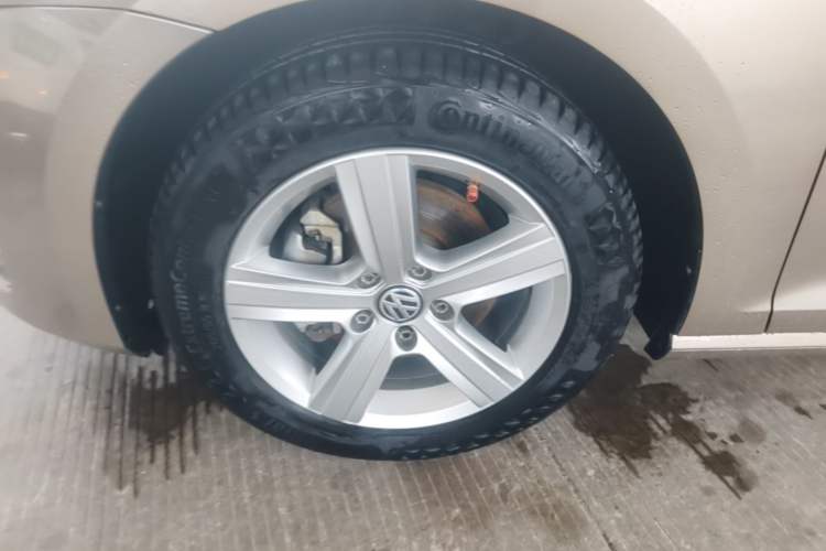 Used Volkswagen Golf 2016 230TSI Automatic Comfort Version Left Front Wheel Hub