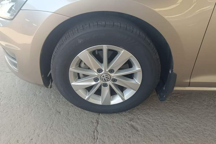 Used Volkswagen Golf 2016 1.6L Manual Fashion Edition Left Front Wheel Hub