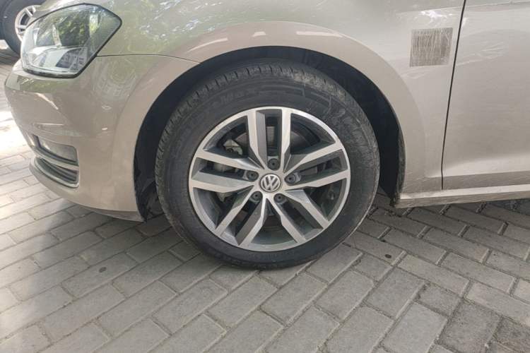 Used Volkswagen Golf 2016 230TSI Automatic Luxury Version Left Front Wheel Hub