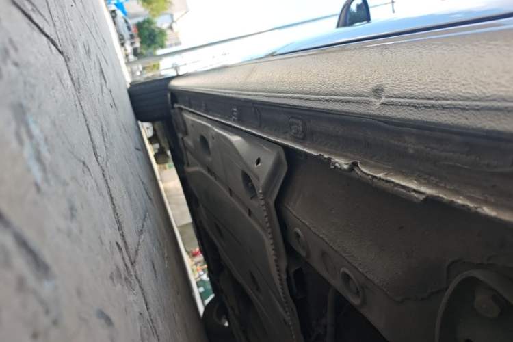 Used Volkswagen Golf 2016 1.6L Automatic Comfort Model Left Side Sill