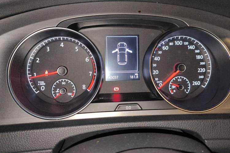 Used Volkswagen Golf 2016 1.6L Automatic Comfort Model Odometer Close Up