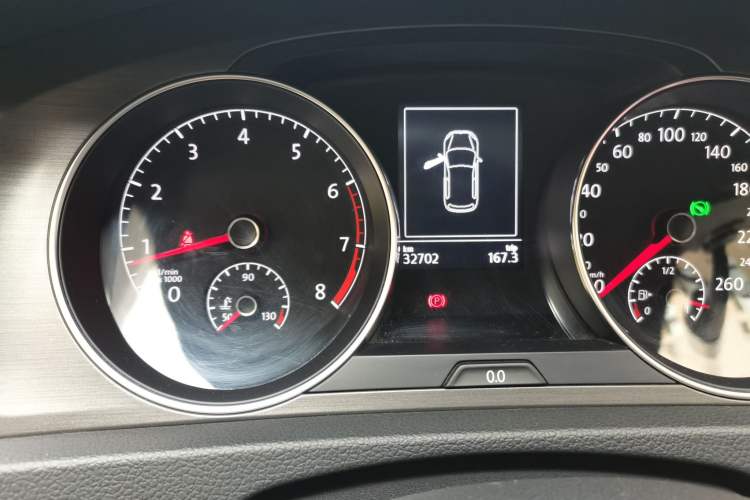 Used Volkswagen Golf 2016 230TSI Automatic Comfort Version Odometer Close Up