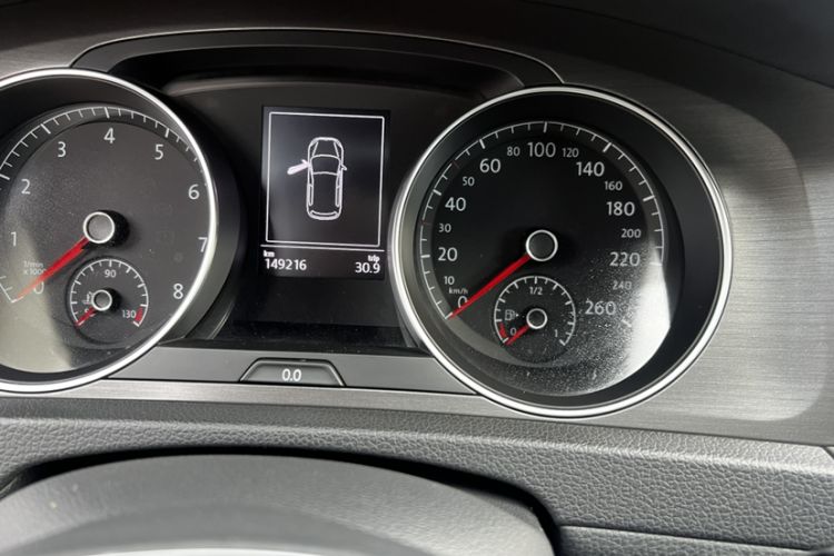 Used Volkswagen Golf 2016 1.6L Automatic Comfort Model Odometer Close Up