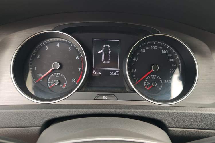 Used Volkswagen Golf 2016 1.6L Automatic Comfort Model Odometer Close Up