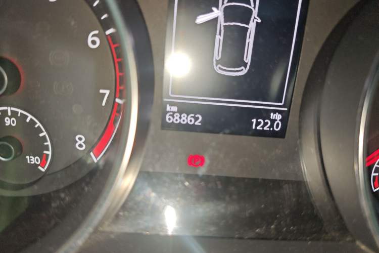 Used Volkswagen Golf 2016 1.6L Automatic Comfort Model Odometer Close Up