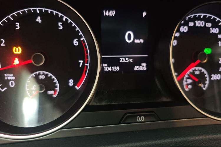 Used Volkswagen Golf 2016 230TSI Automatic Luxury Version Odometer Close Up