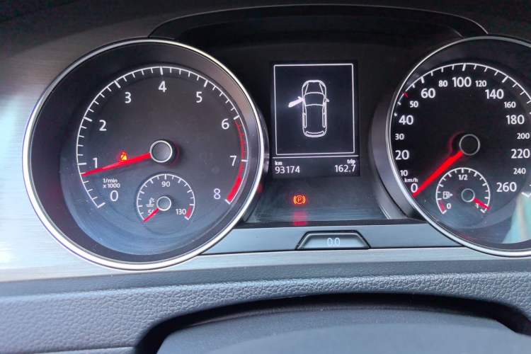 Used Volkswagen Golf 2016 230TSI Automatic Luxury Version Odometer Close Up