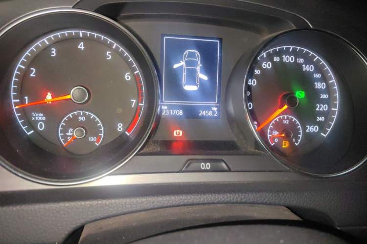 Used Volkswagen Golf 2016 1.6L Automatic Comfort Model Odometer Close Up