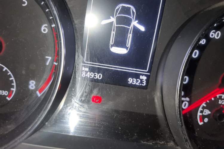 Used Volkswagen Golf 2016 230TSI Automatic Comfort Version Odometer Close Up