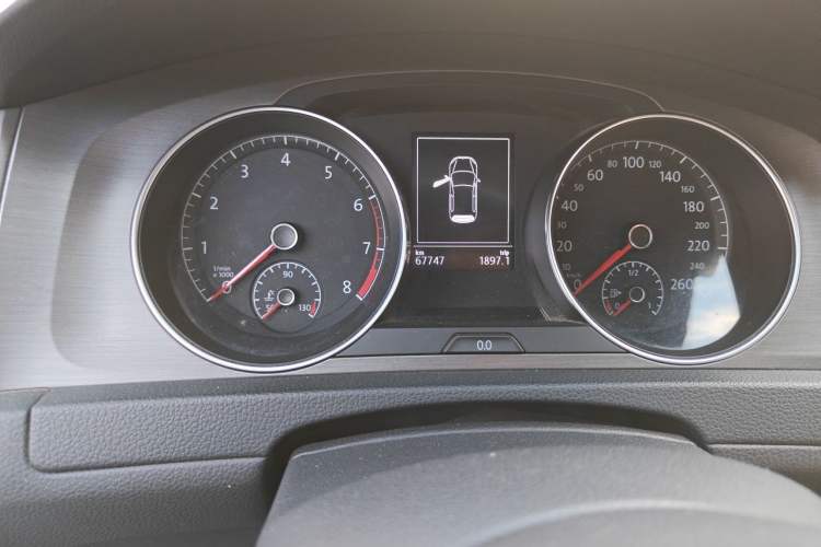 Used Volkswagen Golf 2016 1.6L Automatic Comfort Model Odometer Close Up