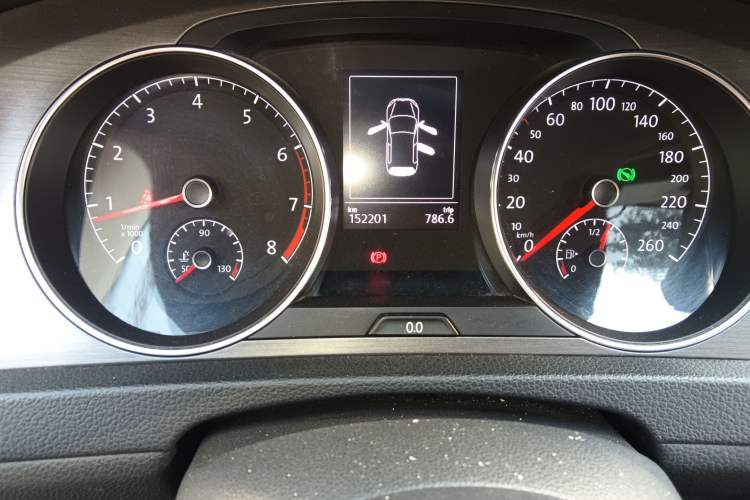 Used Volkswagen Golf 2016 230TSI Automatic Comfort Version Odometer Close Up