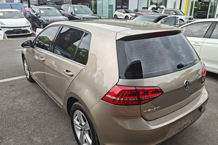 Used Volkswagen Golf 2016 1.6L Automatic Comfort Model Rear Left 45 Deg