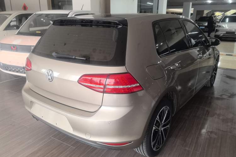 Used Volkswagen Golf 2016 230TSI Automatic Comfort Version Rear Right 45 Deg