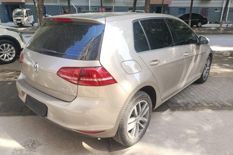 Used Volkswagen Golf 2016 230TSI Automatic Luxury Version Rear Right 45 Deg