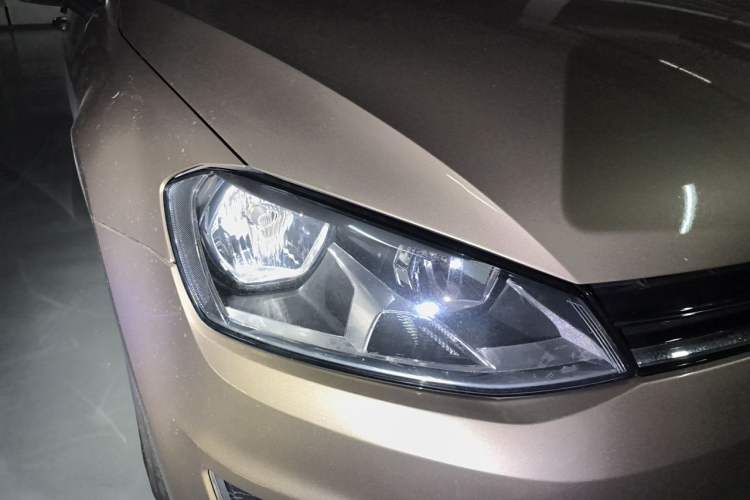 Used Volkswagen Golf 2016 1.6L Automatic Comfort Model Right Front Headlight