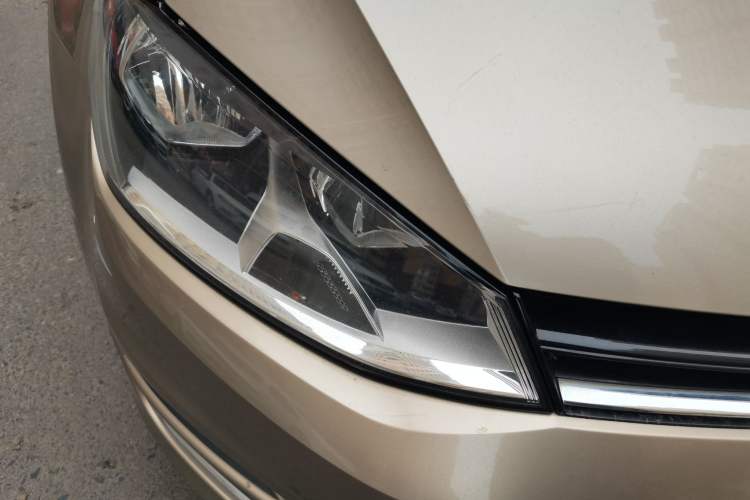 Used Volkswagen Golf 2016 230TSI Automatic Comfort Version Right Front Headlight