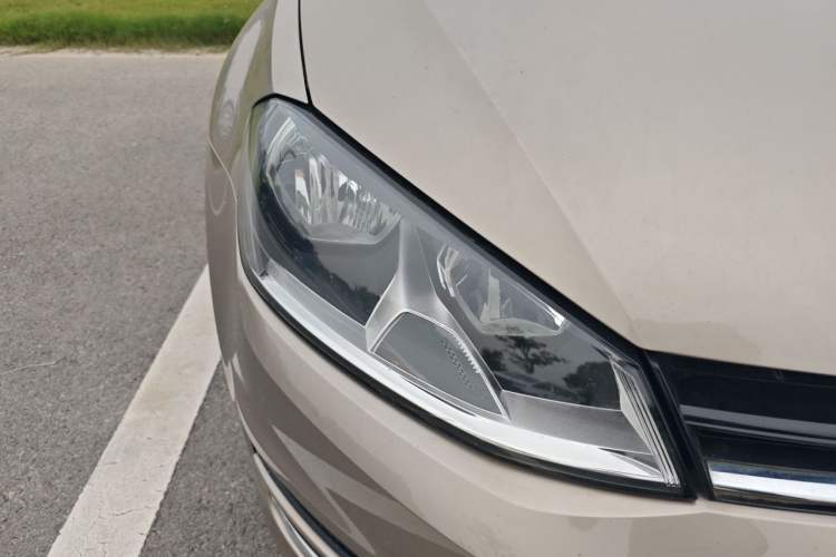 Used Volkswagen Golf 2016 230TSI Automatic Comfort Version Right Front Headlight