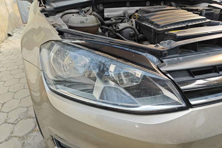 Used Volkswagen Golf 2016 1.6L Manual Fashion Edition Right Front Headlight