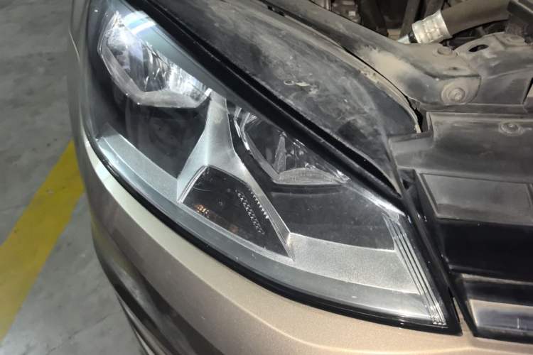 Used Volkswagen Golf 2016 230TSI Automatic Comfort Version Right Front Headlight