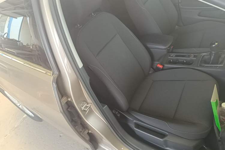Used Volkswagen Golf 2016 1.6L Manual Fashion Edition Right Front Seat