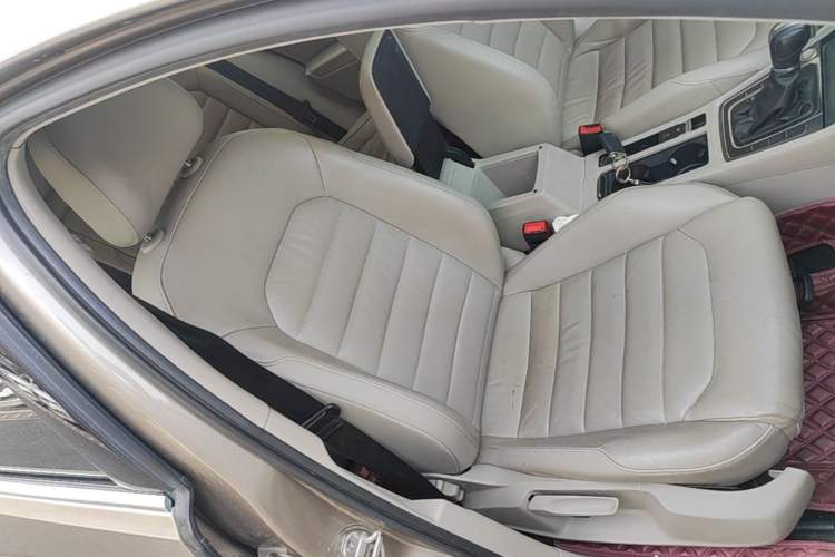 Used Volkswagen Golf 2016 230TSI Automatic Luxury Version Right Front Seat