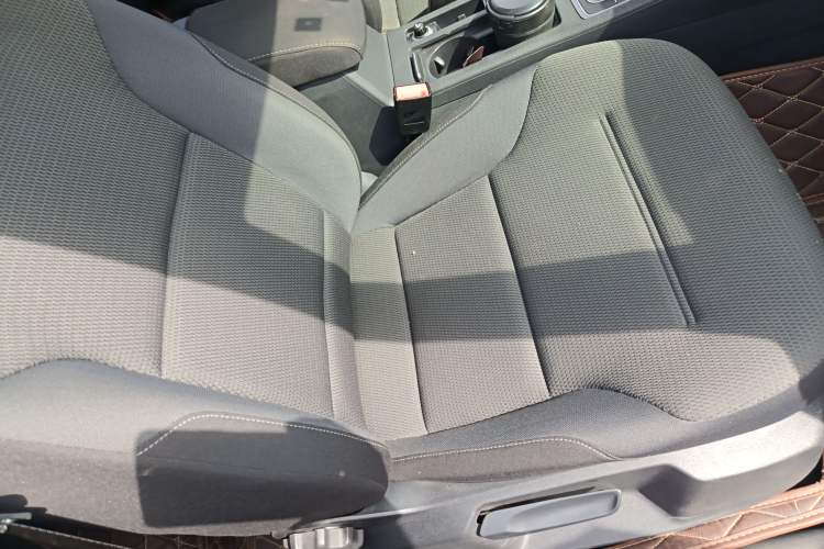 Used Volkswagen Golf 2016 1.6L Automatic Comfort Model Right Front Seat