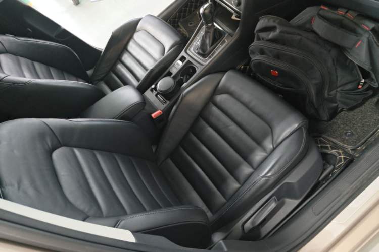 Used Volkswagen Golf 2016 230TSI Automatic Luxury Version Right Front Seat