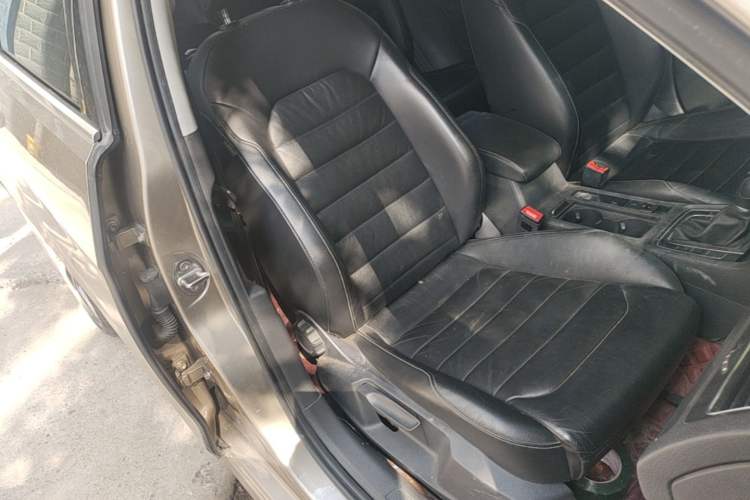 Used Volkswagen Golf 2016 230TSI Automatic Luxury Version Right Front Seat