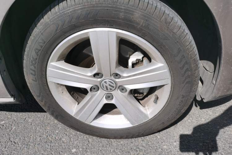 Used Volkswagen Golf 2016 230TSI Automatic Comfort Version Right Front Wheel Hub