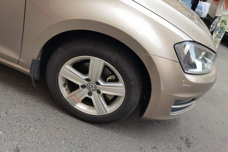Used Volkswagen Golf 2016 230TSI Automatic Comfort Version Right Front Wheel Hub