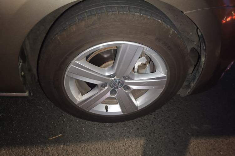 Used Volkswagen Golf 2016 1.6L Automatic Comfort Model Right Front Wheel Hub