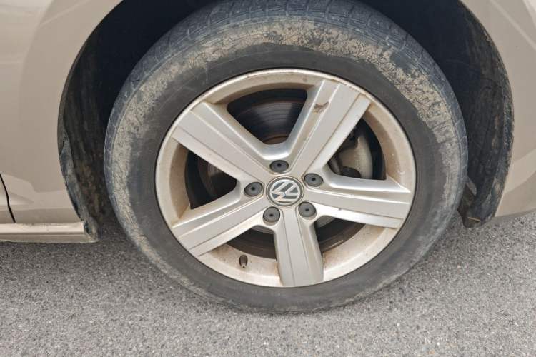 Used Volkswagen Golf 2016 230TSI Automatic Comfort Version Right Front Wheel Hub