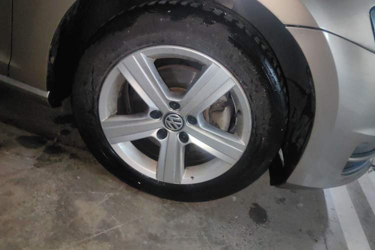 Used Volkswagen Golf 2016 1.6L Automatic Comfort Model Right Front Wheel Hub