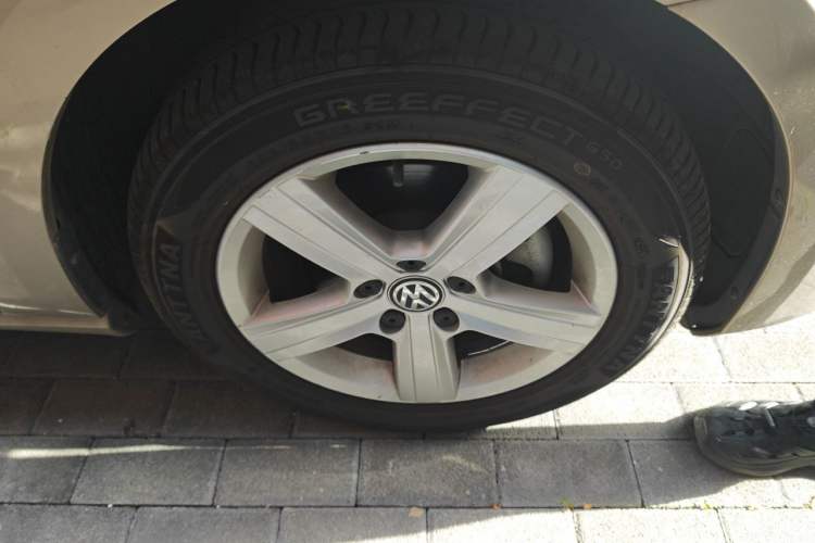 Used Volkswagen Golf 2016 230TSI Automatic Comfort Version Right Front Wheel Hub