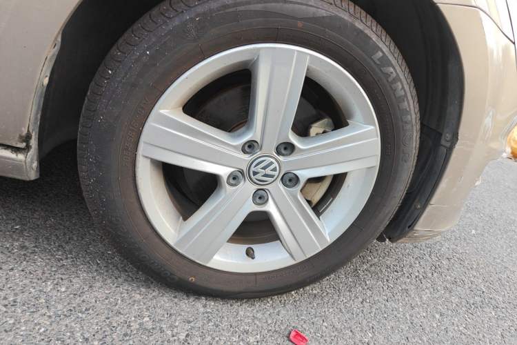 Used Volkswagen Golf 2016 1.6L Automatic Comfort Model Right Front Wheel Hub