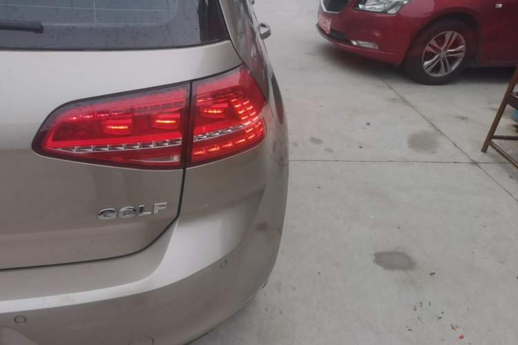 Used Volkswagen Golf 2016 1.6L Automatic Comfort Model Right Rear Taillight