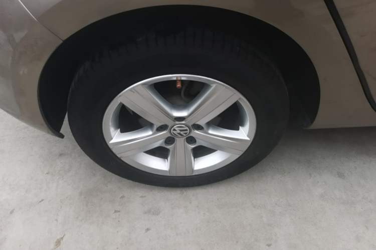 Used Volkswagen Golf 2016 1.6L Automatic Comfort Model Right Rear Wheel Hub