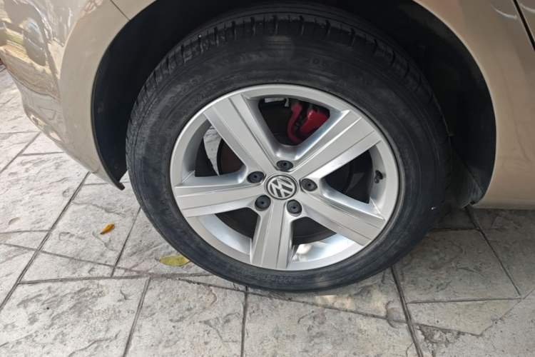 Used Volkswagen Golf 2016 1.6L Automatic Comfort Model Right Rear Wheel Hub