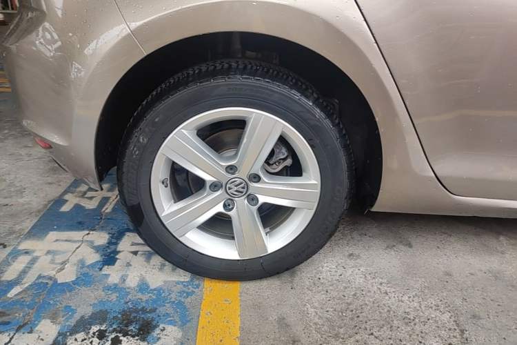 Used Volkswagen Golf 2016 230TSI Automatic Comfort Version Right Rear Wheel Hub