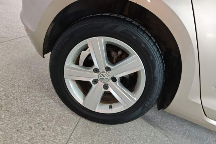 Used Volkswagen Golf 2016 230TSI Automatic Comfort Version Right Rear Wheel Hub