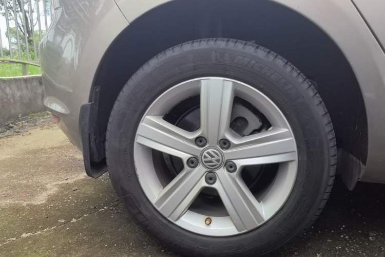 Used Volkswagen Golf 2016 230TSI Automatic Comfort Version Right Rear Wheel Hub