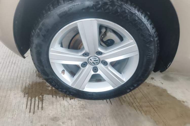 Used Volkswagen Golf 2016 230TSI Automatic Comfort Version Right Rear Wheel Hub