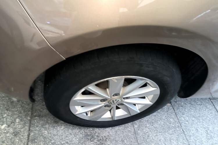 Used Volkswagen Golf 2016 1.6L Automatic Fashion Model Right Rear Wheel Hub
