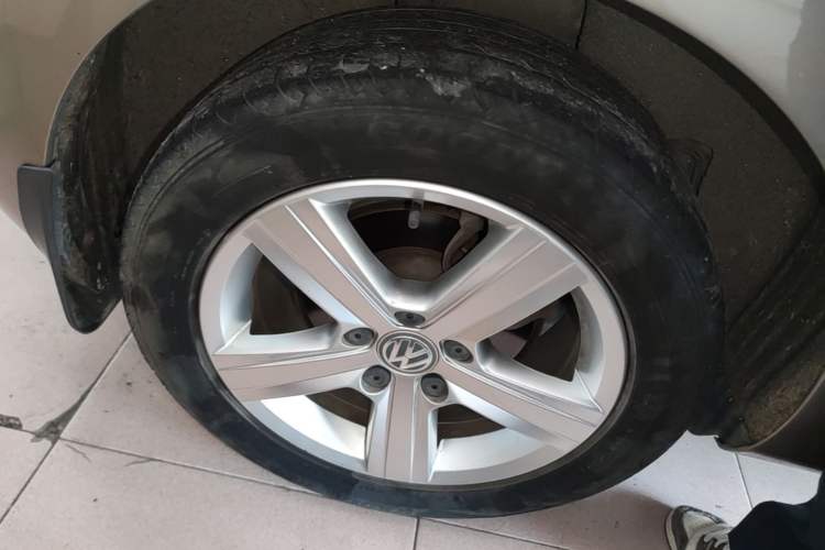 Used Volkswagen Golf 2016 230TSI Automatic Comfort Version Right Rear Wheel Hub