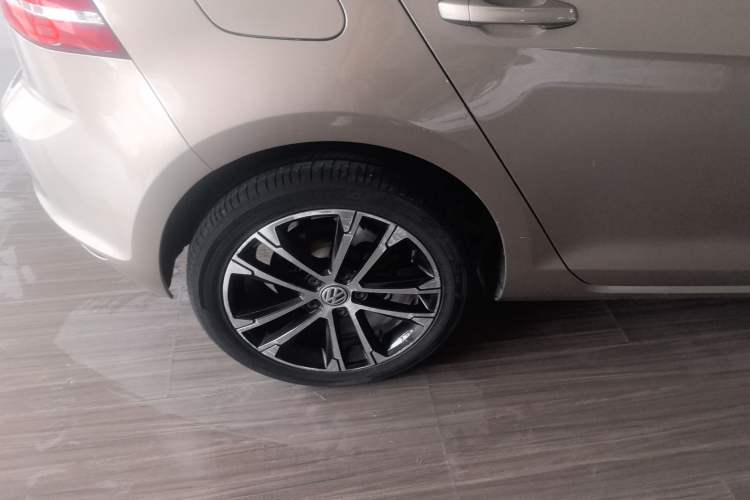 Used Volkswagen Golf 2016 230TSI Automatic Comfort Version Right Rear Wheel Hub