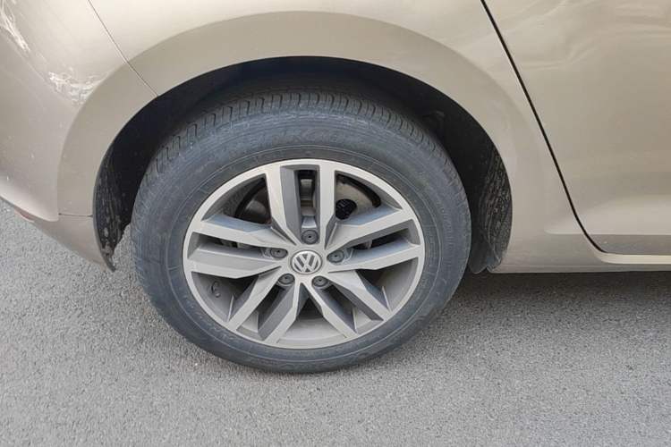 Used Volkswagen Golf 2016 230TSI Automatic Luxury Version Right Rear Wheel Hub