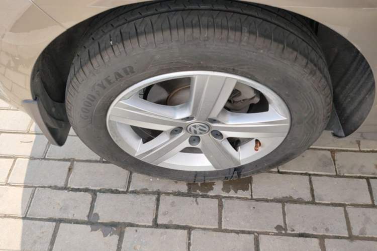 Used Volkswagen Golf 2016 230TSI Manual Comfort Version Right Rear Wheel Hub